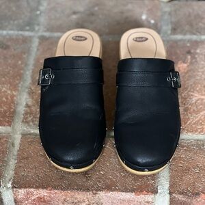Dr. Scholls Throwback Clogs